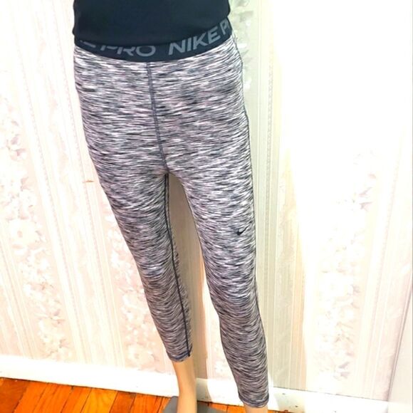Nike Pro Tight Fit Crop Leggings - Picture 1 of 5